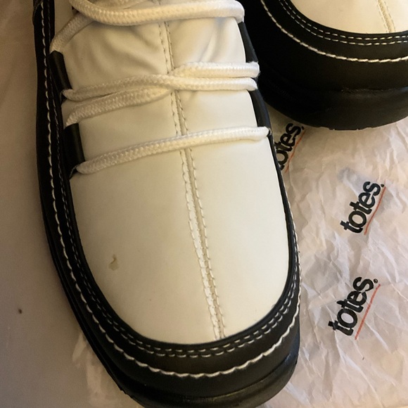 Totes White and Black Winter Boots - Picture 6 of 11